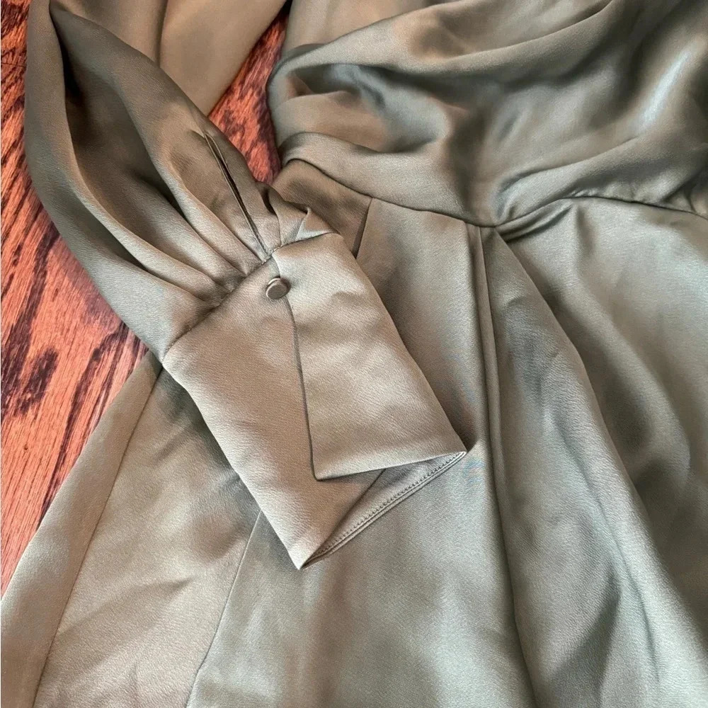 Simkhai Talit‎ draped dress, Size 8, Green, Like New Condition, Sold Out $540 - Picture 6 of 11